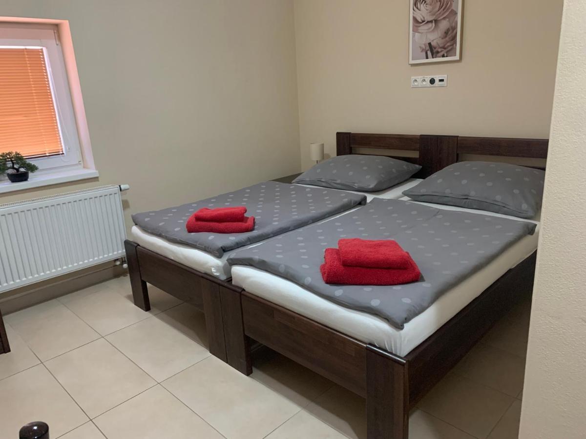 Restauracia-Penzion Altana Ludanice Exteriör bild